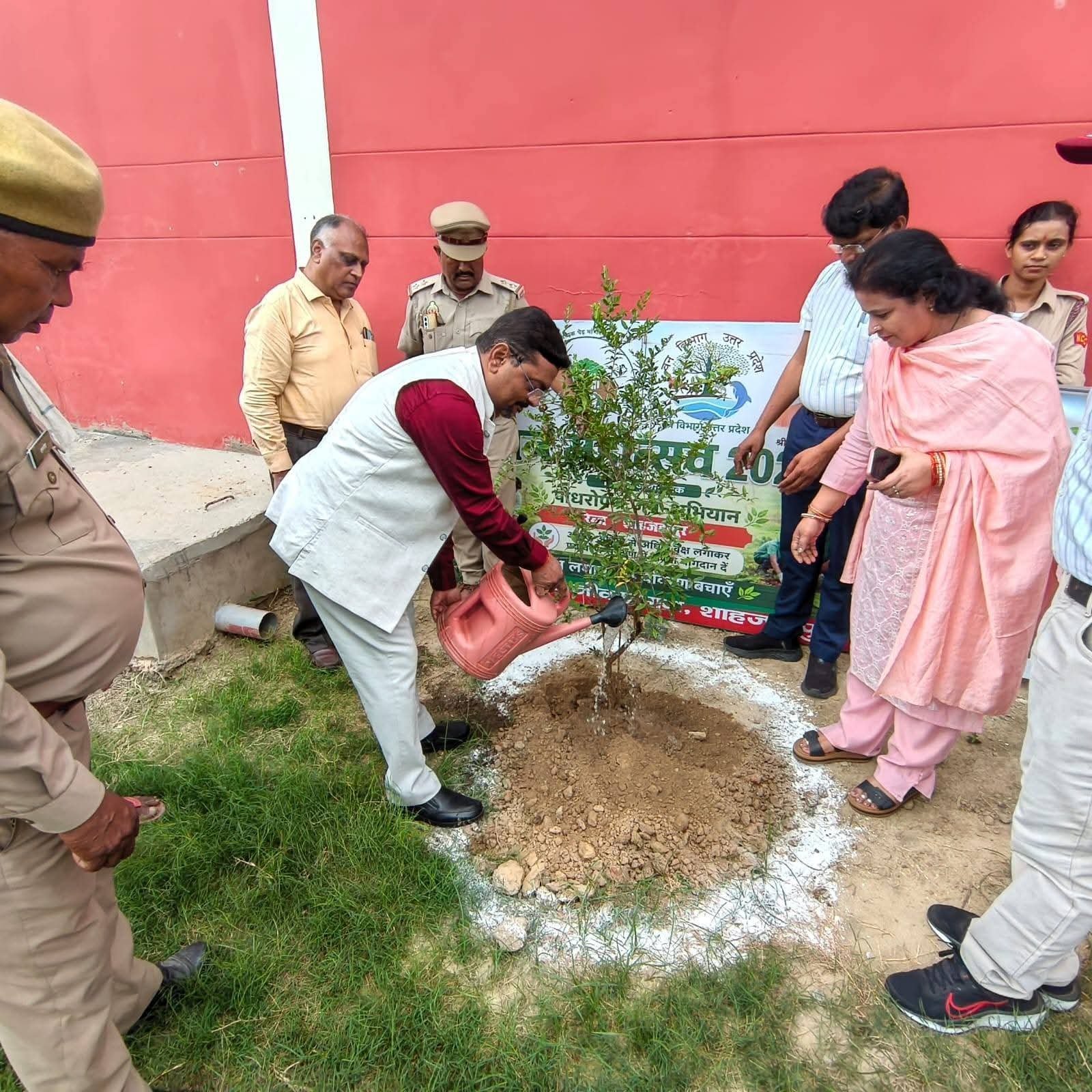 हरित संकल्प दौड़ में गूंजे पर्यावरण संरक्षण के नारे  कुलपति ने किया पौधरोपण