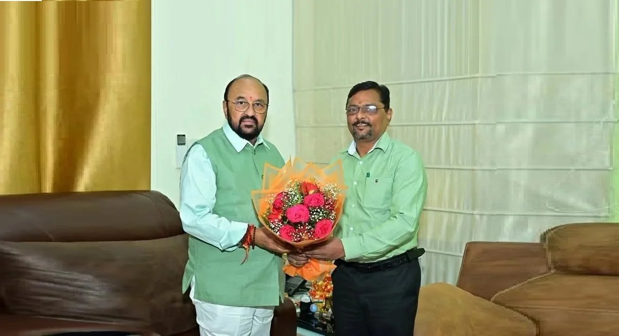 कुलपति प्रो. पुष्पेन्द्र बहादुर सिंह  ने उत्तर प्रदेश के माननीय उच्च शिक्षा मंत्री श्री योगेंद्र उपाध्याय जी से शिष्टाचार भेंट की